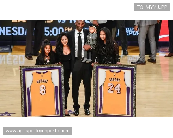 NBA转身背扣无比流畅：运动中的艺术与极致表现