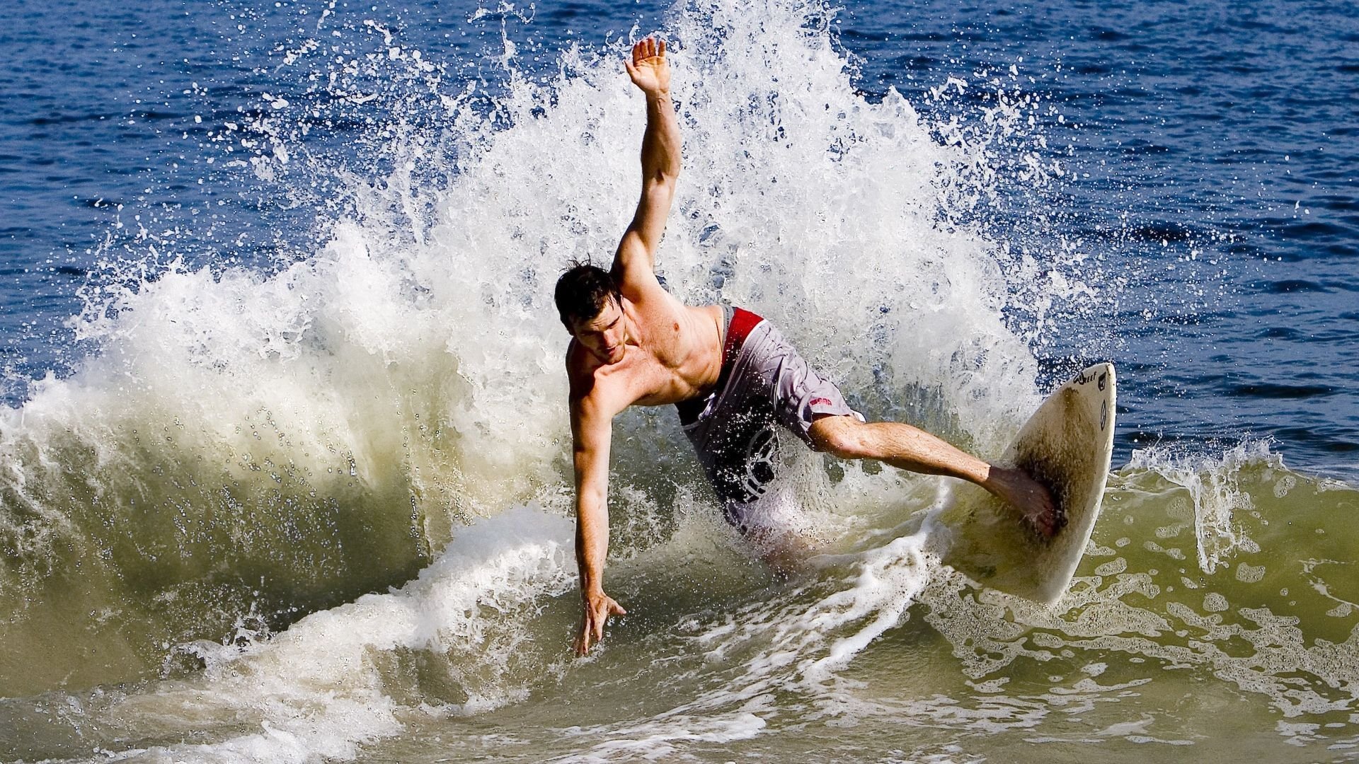 世界杯逆境突围:英雄时刻燃爆全场,世界杯遇险记